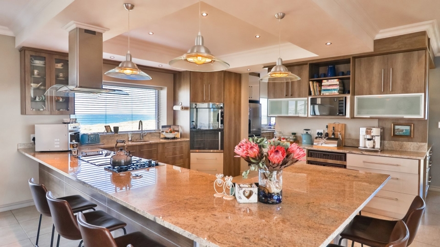 6 Bedroom Property for Sale in Kleinbaai Western Cape